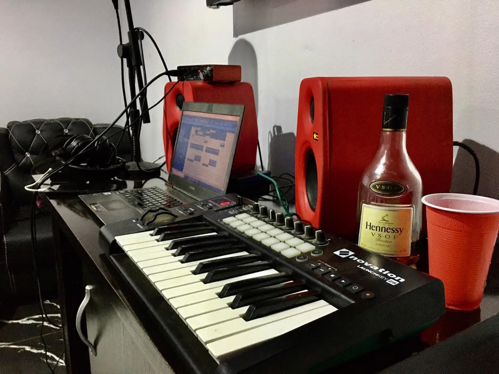 Macreamy Anthony Studios - Music production in progress