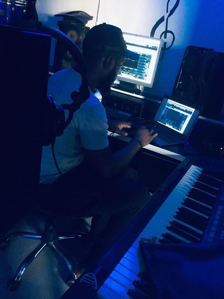 Macreamy Anthony Studios - Creative music making process